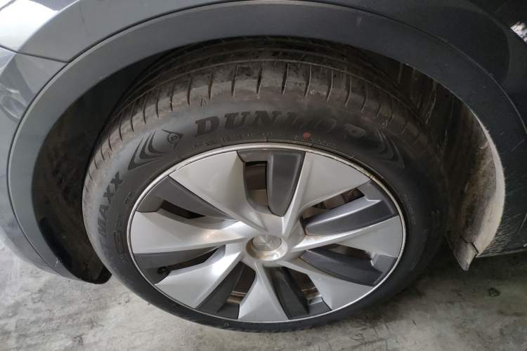 Used Tesla Model Y 2022 Long-Range All-Wheel-Drive Version Left Front Wheel Hub