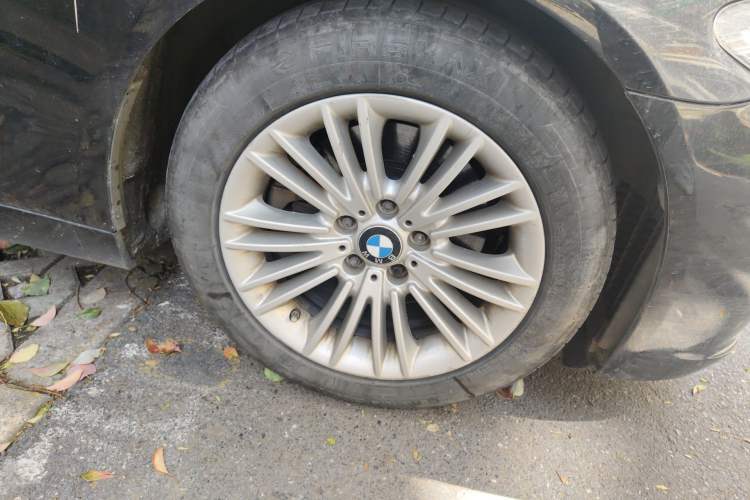 Used BMW 5 Series 2014 525Li Leading Model
