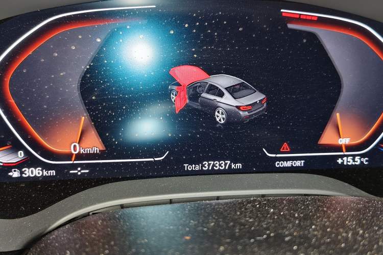 Used BMW 5 Series 2022 Restyled 525Li Luxury Package Odometer Close Up