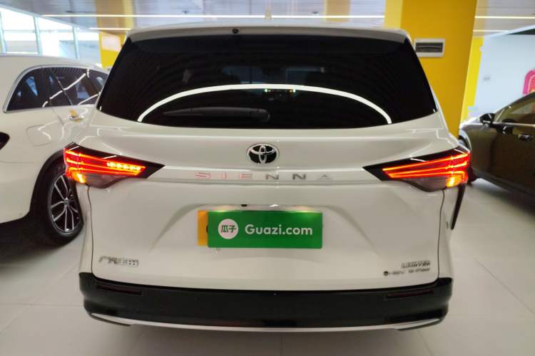Used Toyota Sienna 2024 2.5L Hybrid Four-Wheel Drive Prestige Edition
