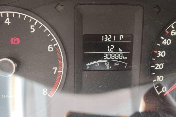 Used Volkswagen Sagitar 2014 Revised Version 1.6L Automatic Comfort Edition Odometer Close Up