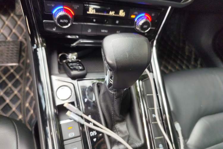 Used Volkswagen Phideon 2019 380TSI Two-Wheel Drive Business Edition China VI Standard Gear Lever