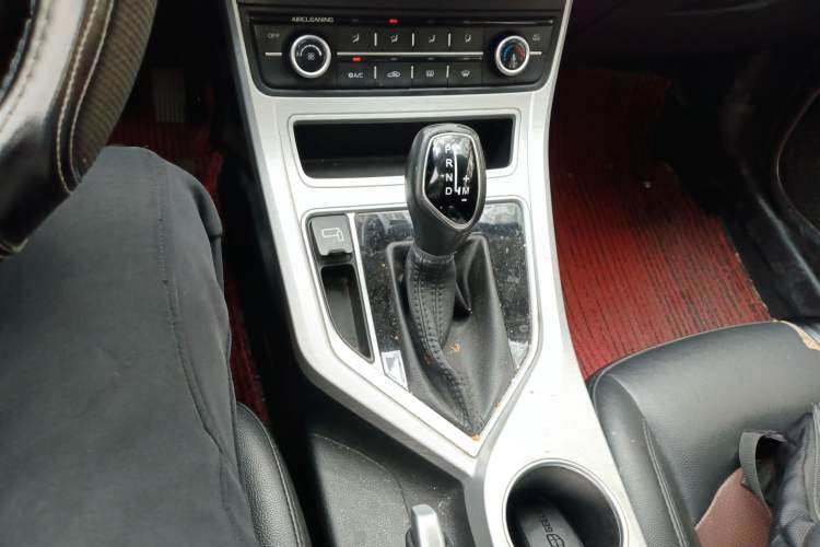 Used Geely Auto Vision 2019 Upgraded Model 1.5L CVT Luxury Version China VI Standard