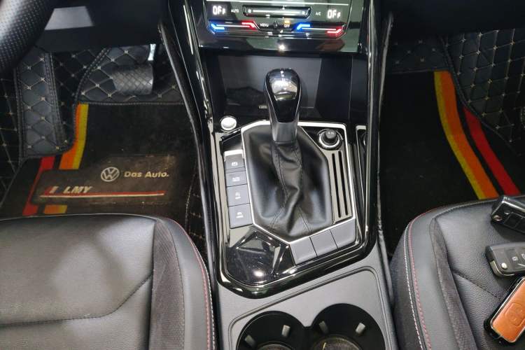 Used Volkswagen Tayron 2022 280TSI Two-Wheel Drive Luxury Smart Connectivity Version Gear Lever