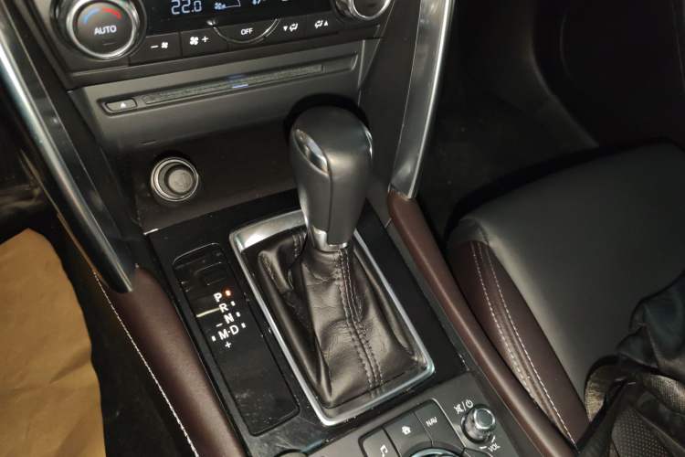 Used Mazda CX-4 2018 2.0L Automatic Two-Wheel Drive Blue Sky Luxury Edition Gear Lever