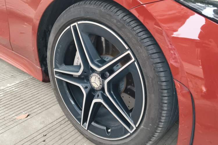 Used Mercedes-Benz CLS 2021 CLS 300 Luxury Model Right Front Wheel Hub