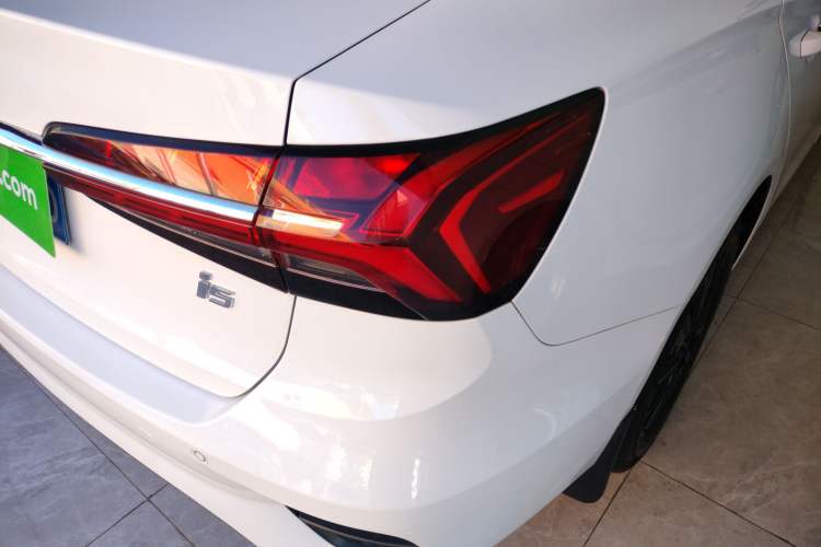 Used Roewe i5 2021 1.5L CVT Platinum Edition
