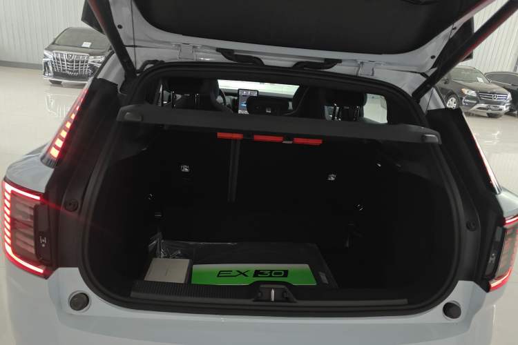 Used Volvo EX30 2025 Rear-Drive Long-Range Plus Model