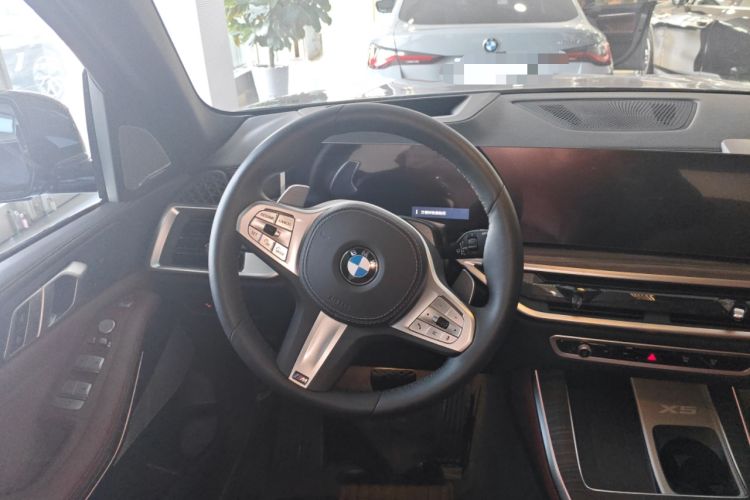 Used BMW X5 2023 xDrive 40Li Luxury Edition M Sport Night Vision Package Steering Wheel