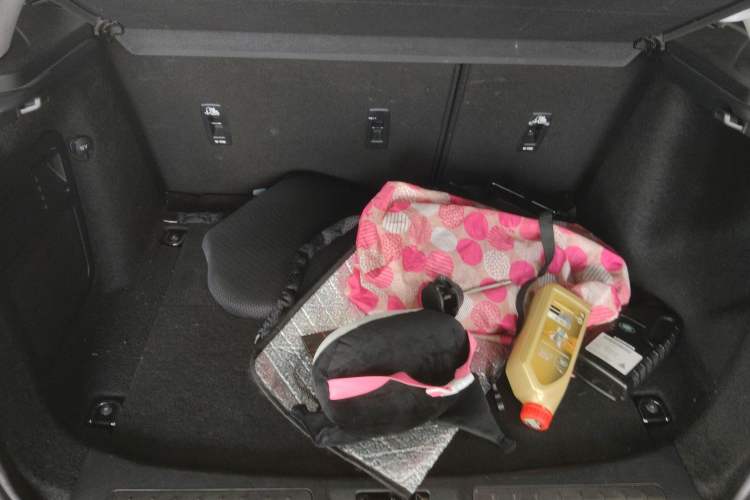 Used Land Rover Range Evoque 2018 240 PS SE Smart Brilliance Edition Trunk