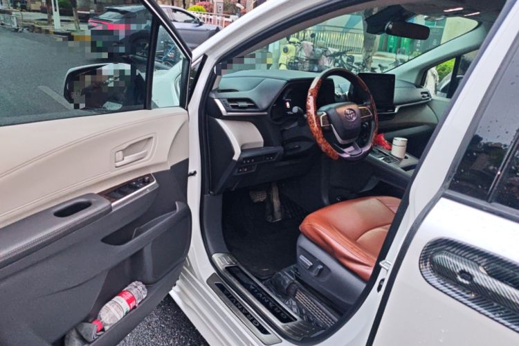 Used Toyota SIENNA 2023 2.5L Hybrid Comfort Edition Driver Seat