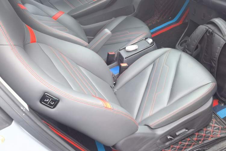 Used Chery New Energy Boundless Pro 2022 301km "WoW" Edition NMC Lithium Battery 30.6 kWh Right Front Seat