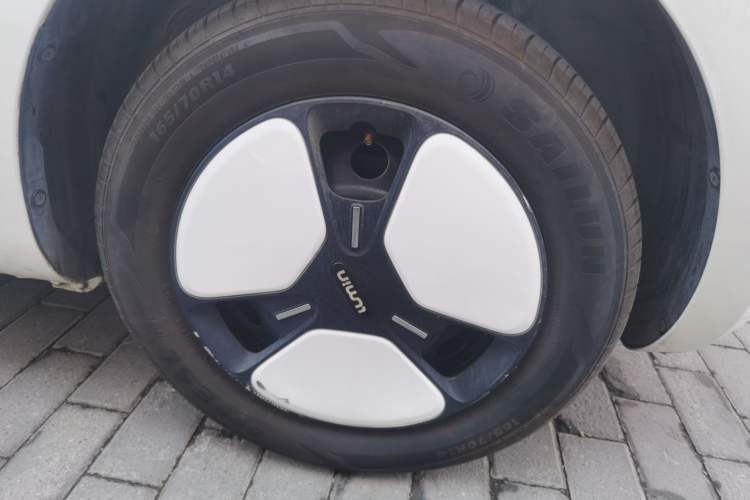 Used CHANGAN NEVO Lumin 2022 155 km – Refreshingly Sweet Edition Right Front Wheel Hub