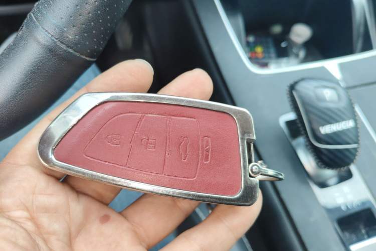 Used Venucia V 2021 260T Idol Edition
