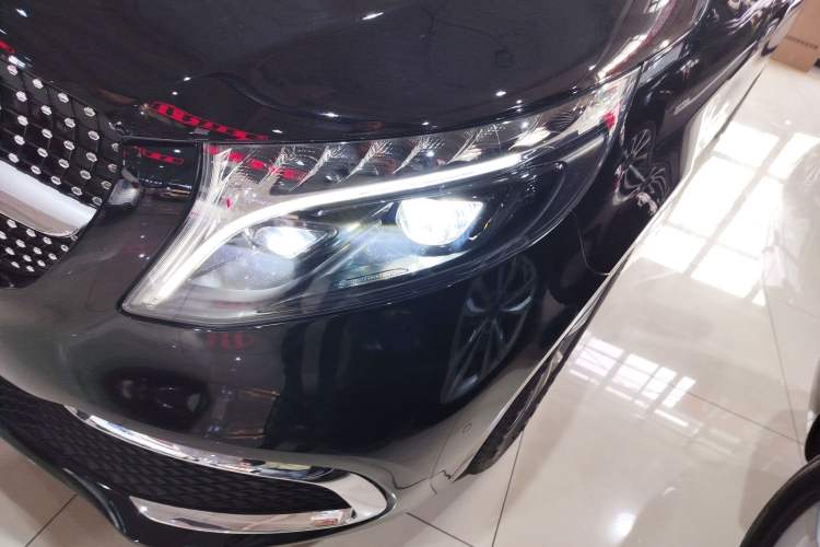 Used Mercedes-Benz V-Class 2022 V 260 Avantgarde Edition
