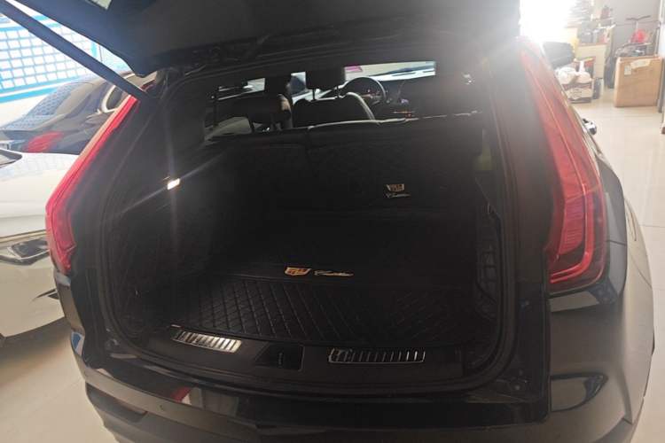 Used Cadillac XT4 2021 28T Two-Wheel Drive Luxury Version Trunk