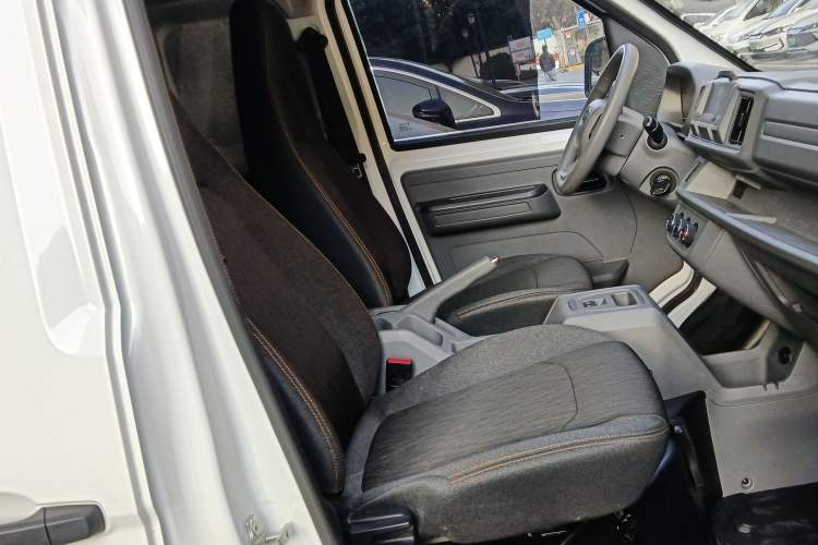 Used Karry Jiangtun E5 2024 268 km Range Open-Window 6-Seater Version
