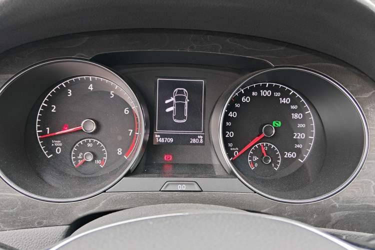 Used Volkswagen Golf Sportsvan 2016 280TSI Automatic Luxury Model Instrument Cluster