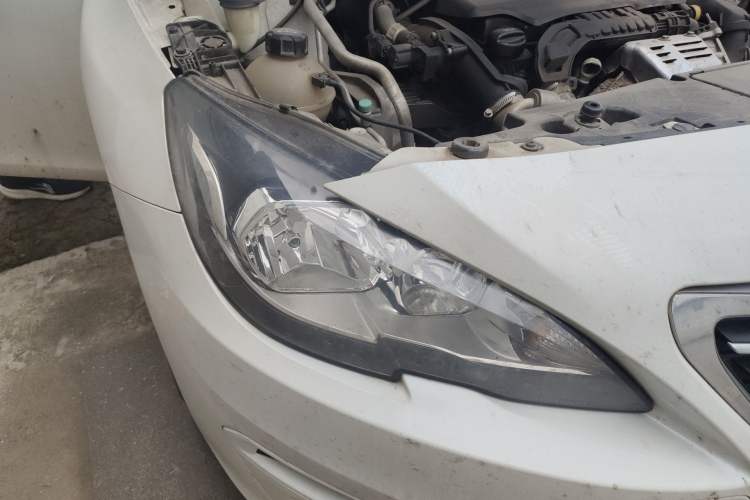 Used Peugeot 408 2015 1.2T Automatic Luxury Edition Right Front Headlight