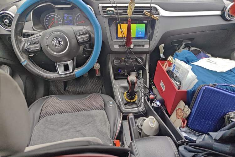 Used MG ZS 2017 1.5L Manual Elite Edition Center Console