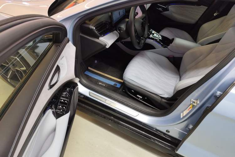 Used BYD Seal 2022 700 km Long-Range Rear-Wheel-Drive Version Driver Seat