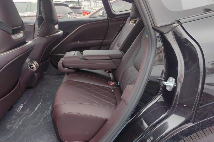 Used Avatr 11 2025 Year Updated Max Extended-Range Version Left Rear Seat