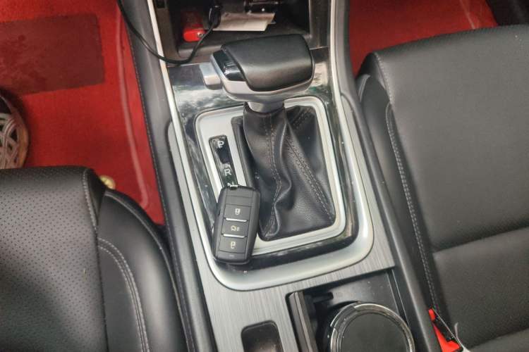 Used CHANGAN Ruicheng CC 2021 Blue Whale Edition 1.5T DCT Luxury Model Gear Lever