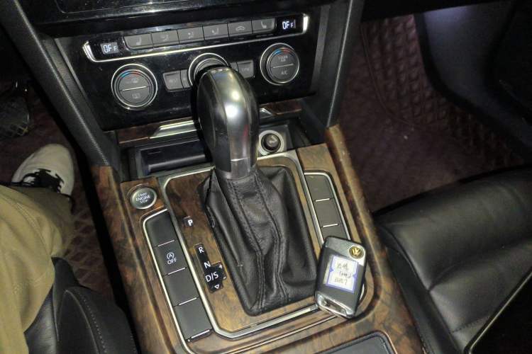 Used Volkswagen Magotan 2018 Facelift 330TSI DSG Luxury Model Gear Lever