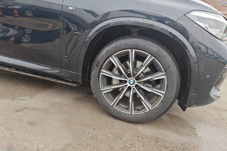 Used BMW X5 2020 xDrive30i M Sport Package Right Front Wheel Hub