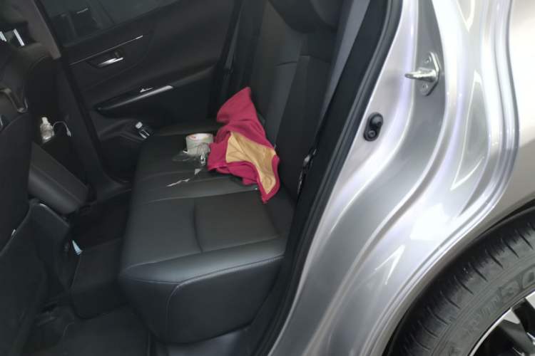 Used Toyota Venza 2022 2.0L CVT Two-Wheel Drive Luxury Edition Interior 4