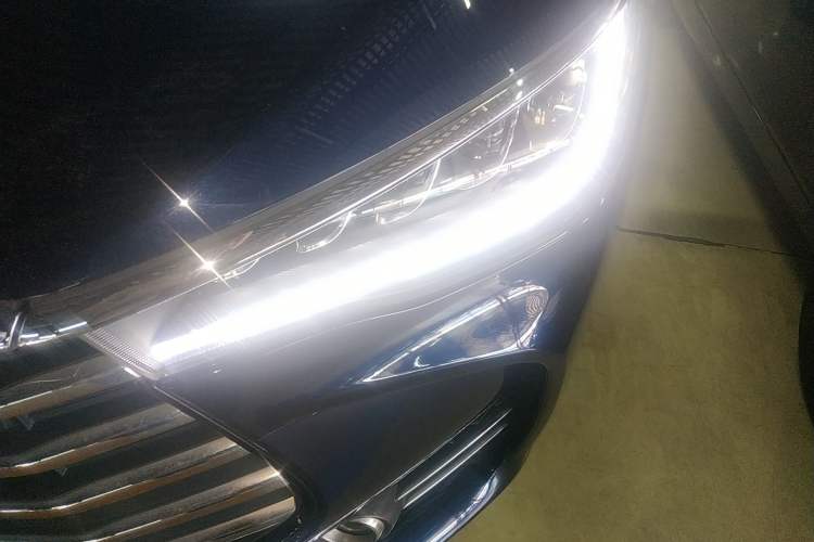 Used BYD Song MAX 2017 1.5T Automatic Smart Connect Elite 7-Seater Left Front Headlight