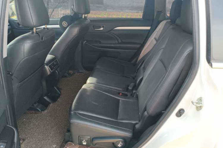 Used Toyota Highlander 2018 2.0T Four-Wheel Drive Luxury Version 7 Seats China VI Standard Left Rear Seat