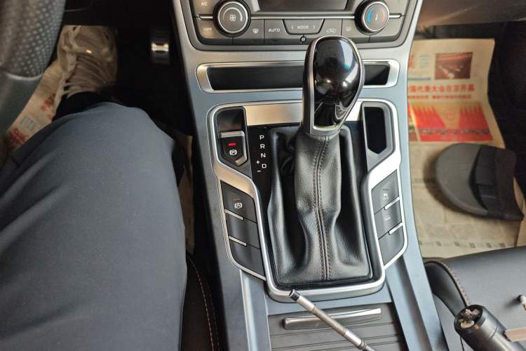 Used Geely Auto Vision S1 2018 1.4T CVT FENGXING Model Gear Lever