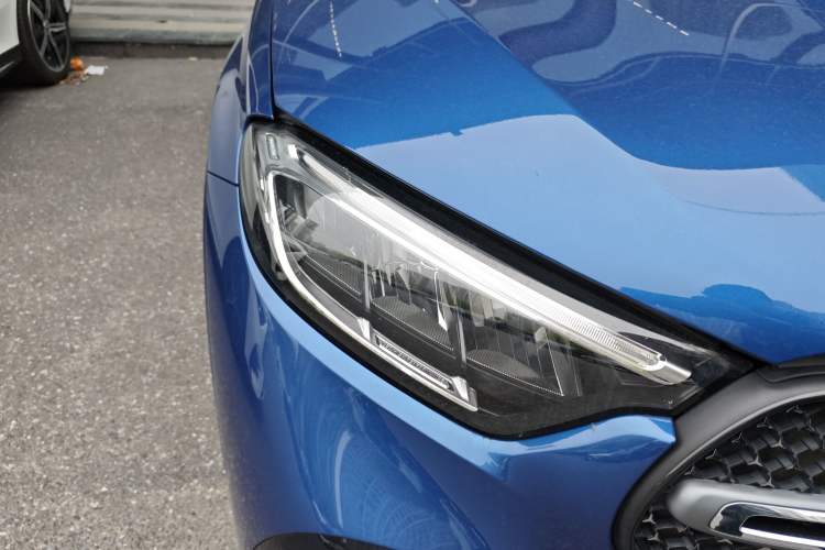 Used Mercedes-Benz GLC 2024 Facelifted GLC 260 L 4MATIC Luxury Version 5 Seats Right Front Headlight