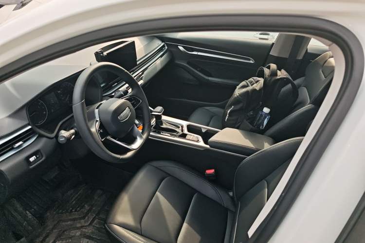 Used Geely Auto Emgrand 2025 4th Generation 1.5L CVT Starry Edition Left Front Seat