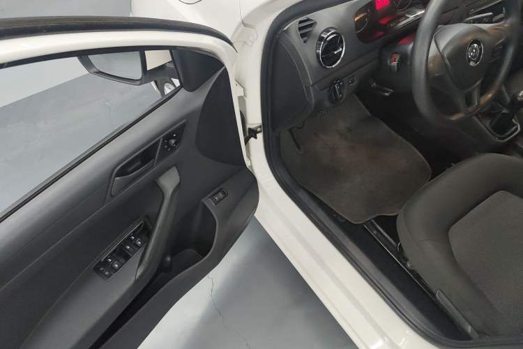 Used Volkswagen Jetta 2017 1.5L Manual Fashion Edition
