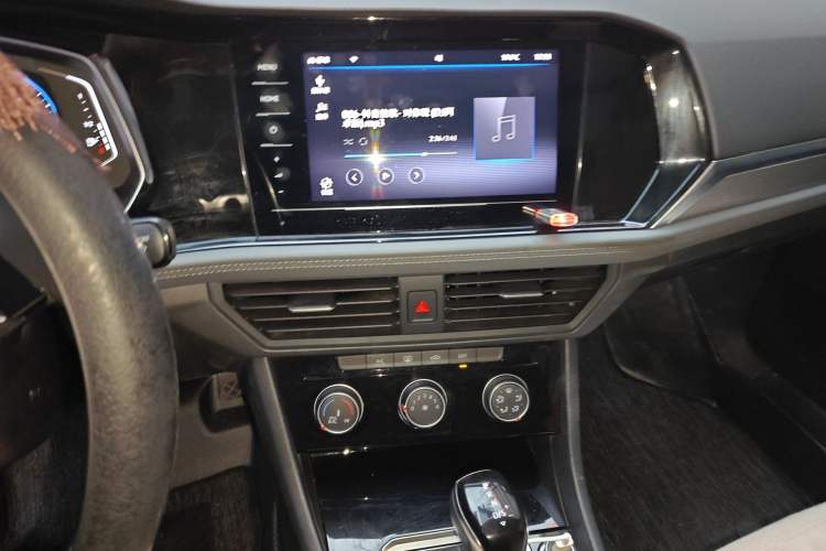 Used Volkswagen Sagitar 2022 280TSI DSG Excellence Edition Audio And AC Panel