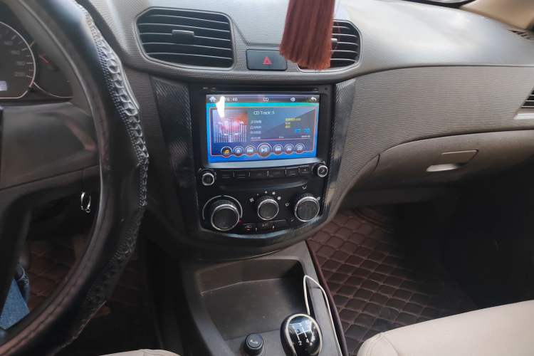 Used Wuling Hongguang 2015 1.5L S Base Model China IV Audio And AC Panel