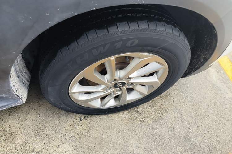 Used Hyundai Tucson 2015 1.6T Dual-Clutch Two-Wheel-Drive Smart Model Right Rear Wheel Hub