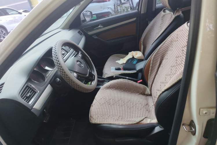 Used Volkswagen Cross Lavida 2017 1.6L Automatic Comfort Edition