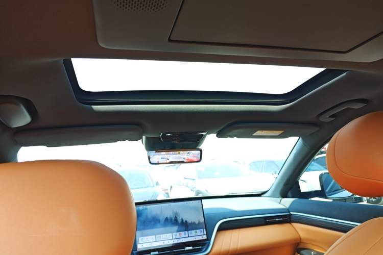 Used Dongfeng eπ eπ008 2025 210 Ultra Range-Extended Version 5 Seats
