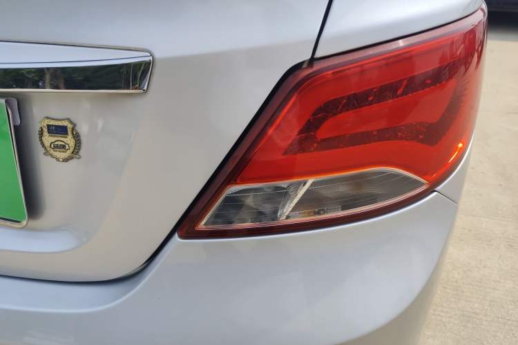 Used Hyundai Verna (older generation) 2014 1.4L Manual Top-Tier Model TOP