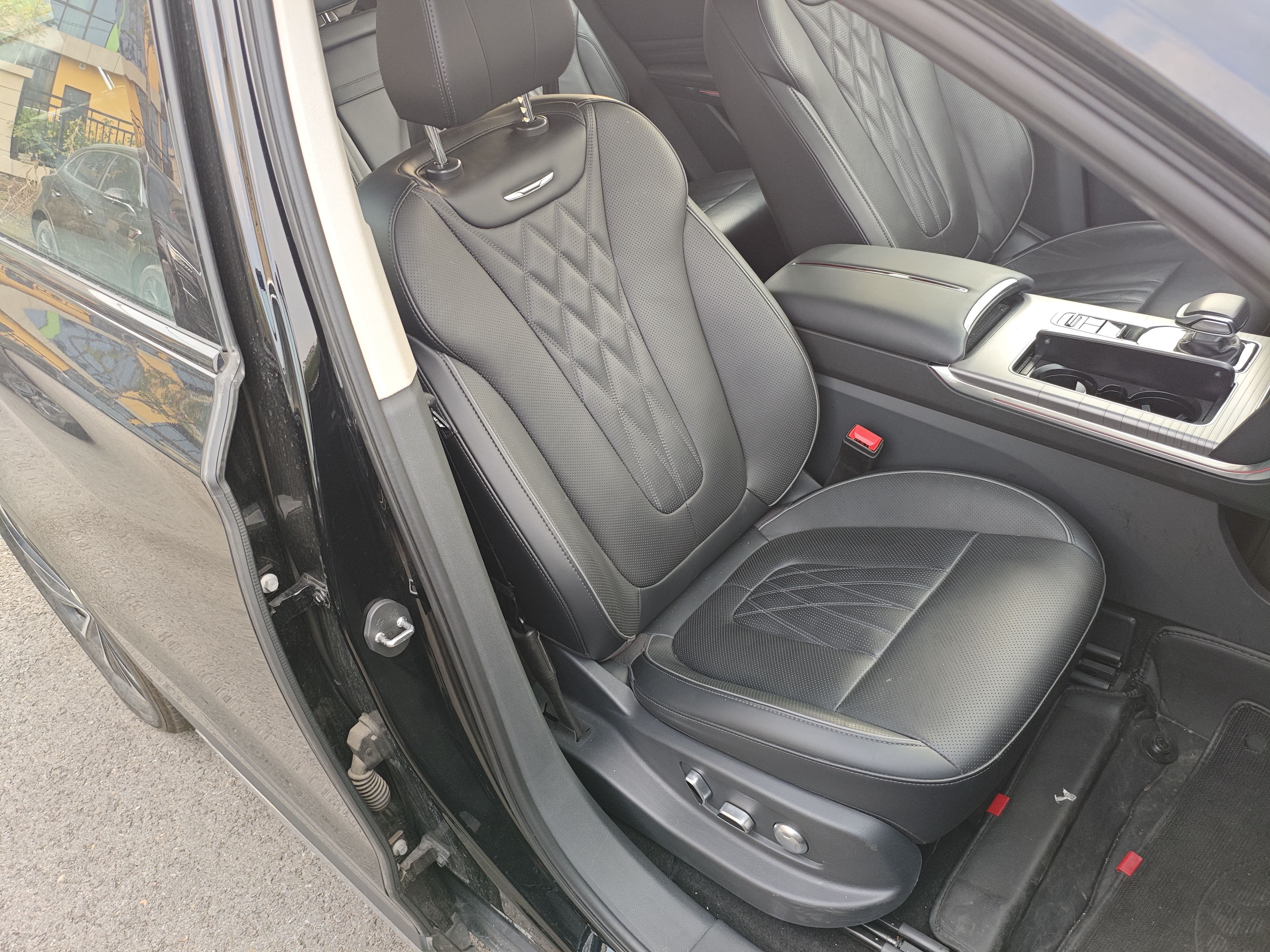 Hongqi HS7 PHEV 2024 2.0T PHEV Four-Wheel Drive Flagship Edition 7 Seats — снимка 19