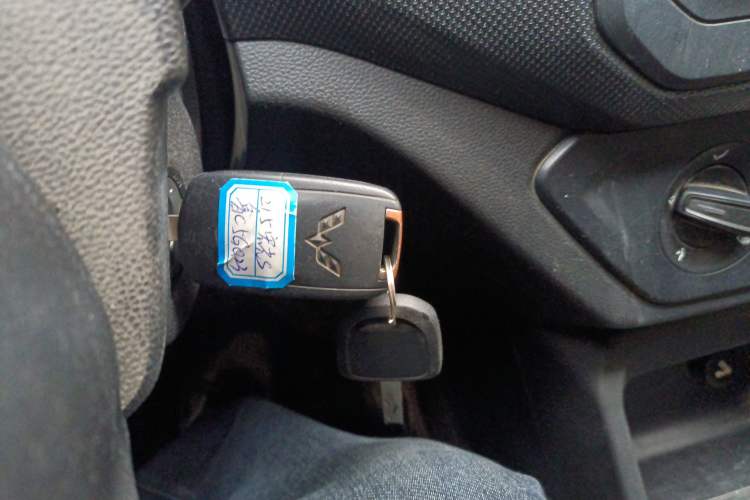 Used Wuling Hongguang 2019 1.5L S Basic Version China VI Standard LAR