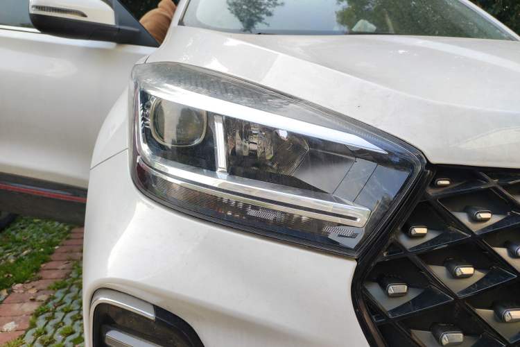 Used Chery Tiggo 5x 2022 Superhero Edition 1.5L CVT Fashion Model Right Front Headlight