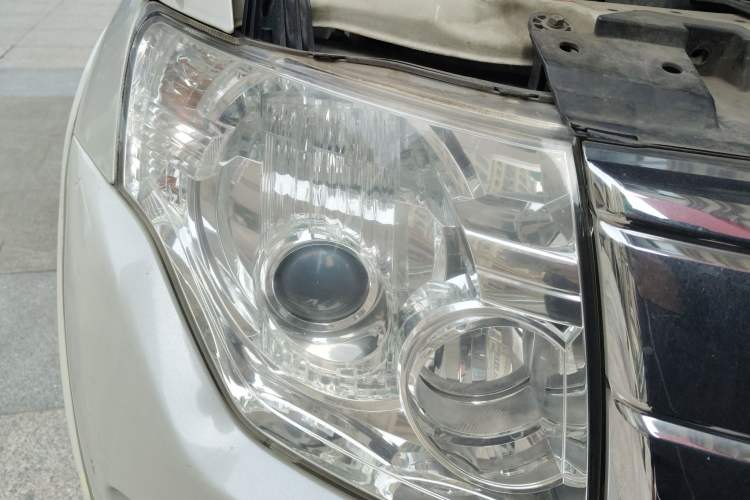 Used Mitsubishi Pajero  Right Front Headlight