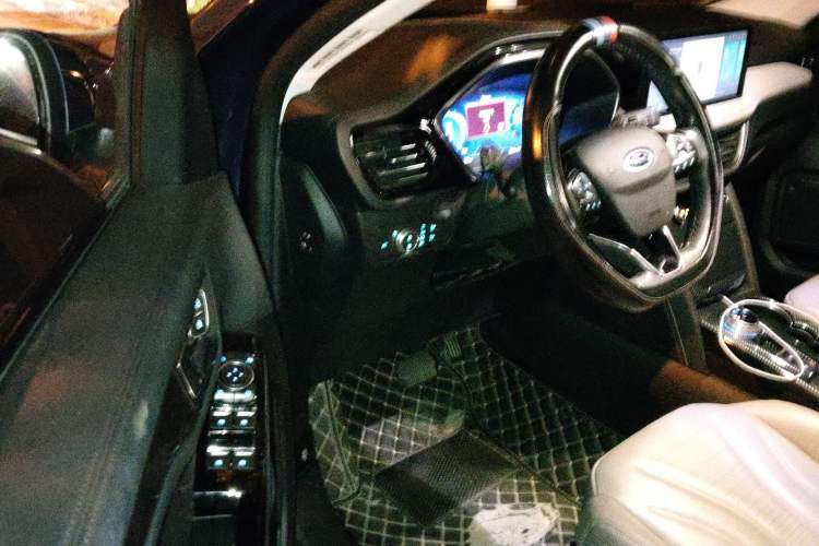 Used Ford Escape 2020 EcoBoost 245 Four-Wheel Drive Luxury Edition