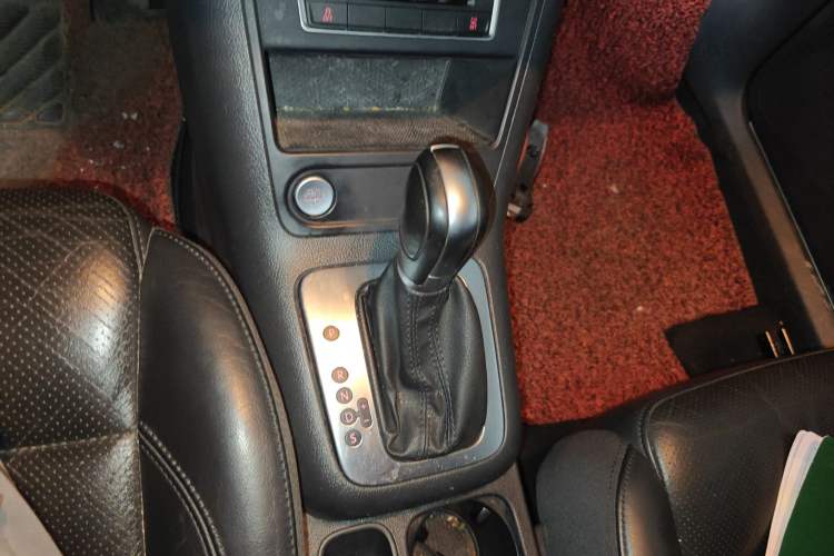 Used Volkswagen Tiguan 2015 1.8TSI Automatic Two-Wheel Drive Luxury Model Gear Lever