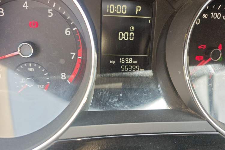 Used Volkswagen Sagitar 2017 230TSI Automatic Comfort Version Odometer Close Up