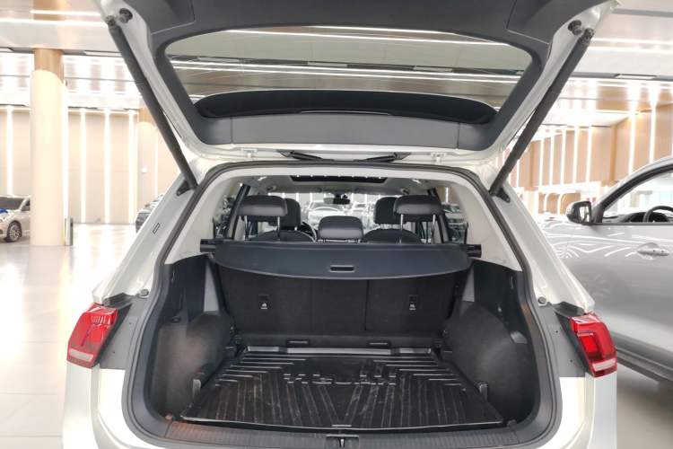 Used Volkswagen Tiguan L 2021 330TSI Automatic Two-Wheel Drive R-Line Enhanced Edition Trunk